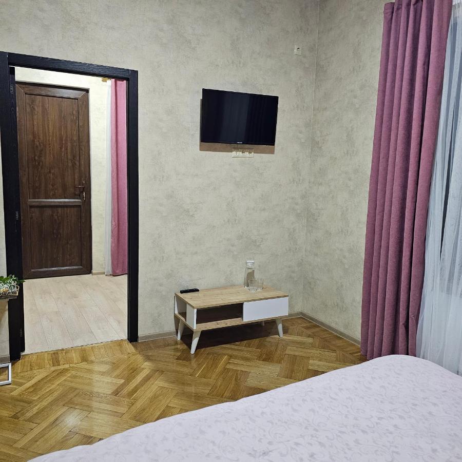 Memory Basket Hotel Kutaisi Bagian luar foto