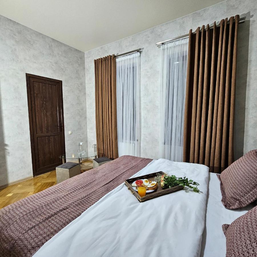 Memory Basket Hotel Kutaisi Bagian luar foto