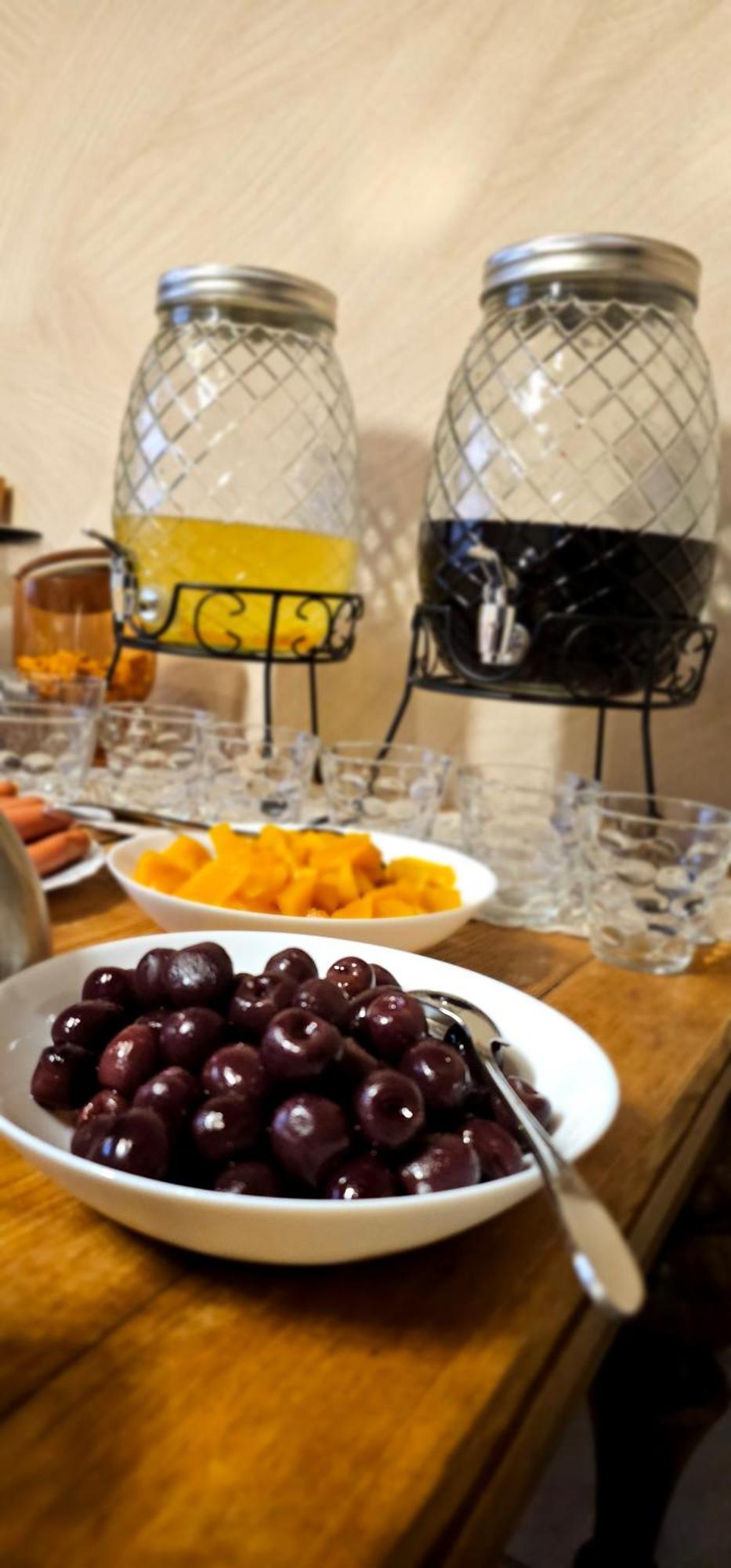 Memory Basket Hotel Kutaisi Bagian luar foto