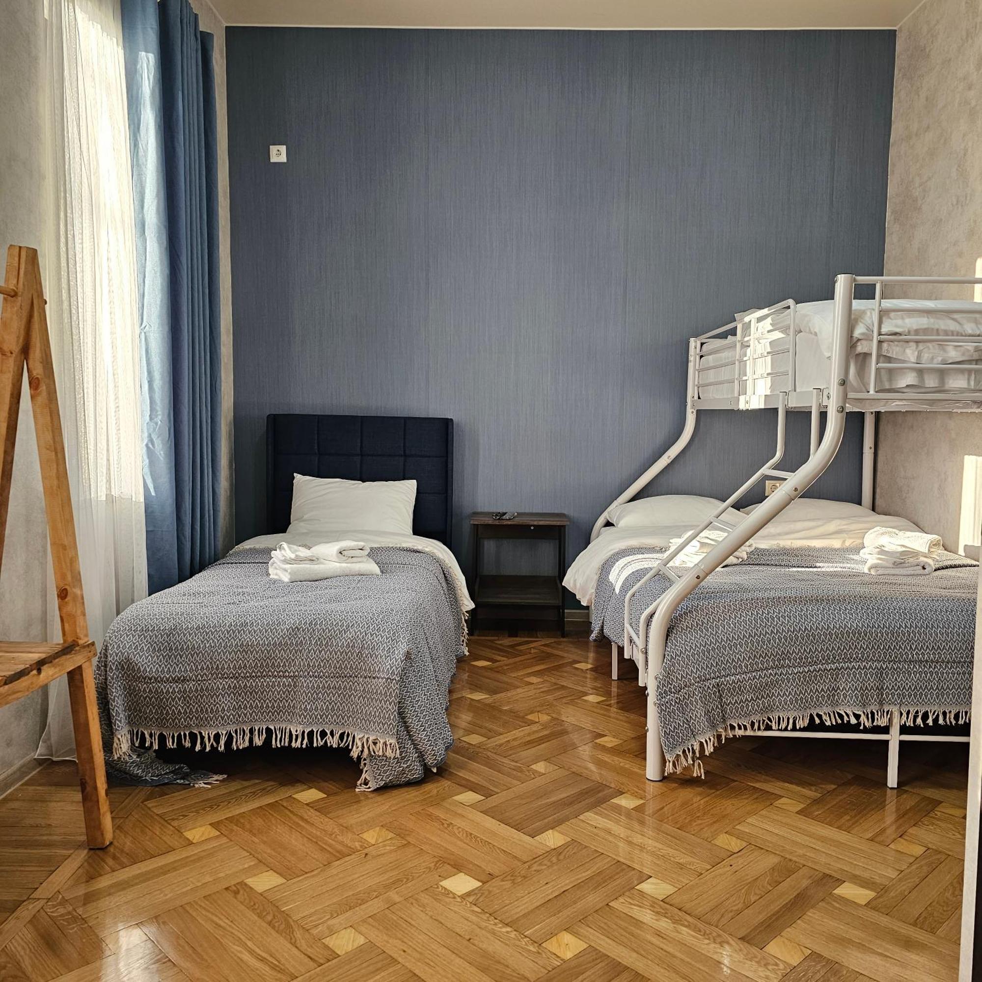 Memory Basket Hotel Kutaisi Bagian luar foto