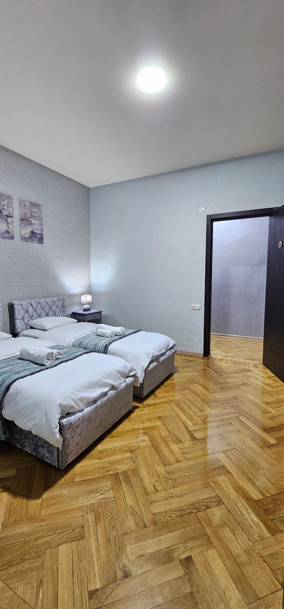Memory Basket Hotel Kutaisi Bagian luar foto